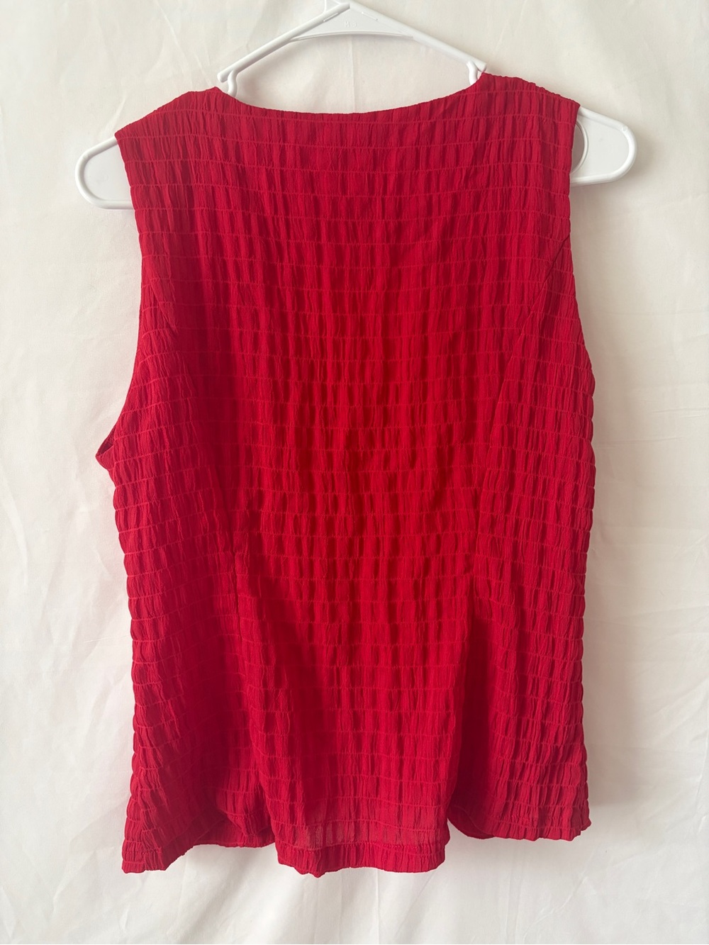 Musera Red Sleeveless Button-Front V-Neck Ruched Top - Picture 2 of 3